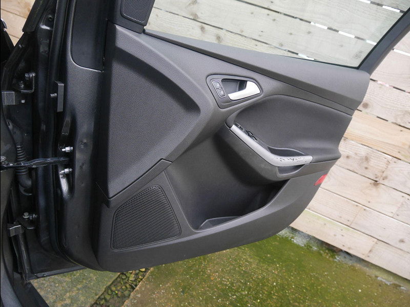 Ford Focus 1.0T EcoBoost Zetec Hatchback 5dr Petrol Manual Euro 6 (s/s) (100 ps) 5dr Manual 2026