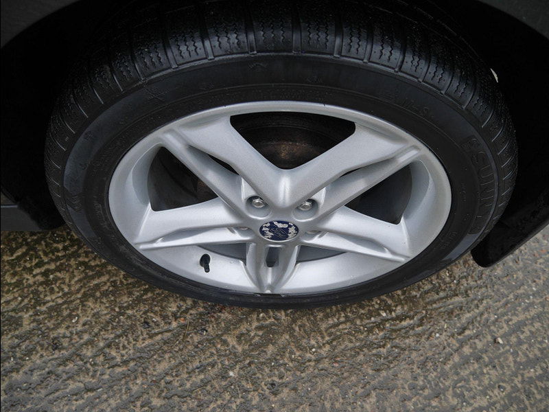 Ford Focus 1.0T EcoBoost Zetec Hatchback 5dr Petrol Manual Euro 6 (s/s) (100 ps) 5dr Manual 2026