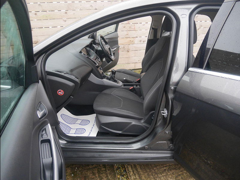 Ford Focus 1.0T EcoBoost Zetec Hatchback 5dr Petrol Manual Euro 6 (s/s) (100 ps) 5dr Manual 2026