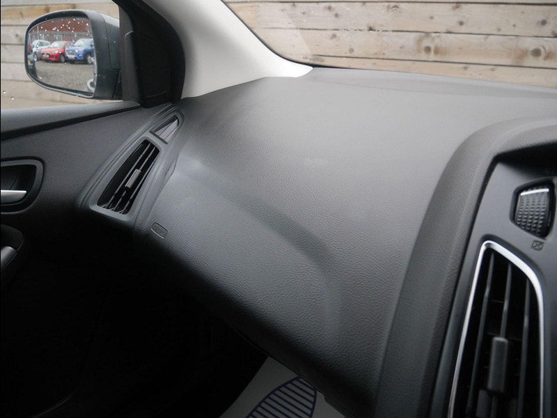 Ford Focus 1.0T EcoBoost Zetec Hatchback 5dr Petrol Manual Euro 6 (s/s) (100 ps) 5dr Manual 2026