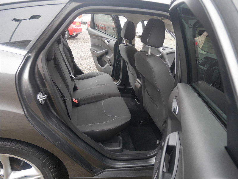 Ford Focus 1.0T EcoBoost Zetec Hatchback 5dr Petrol Manual Euro 6 (s/s) (100 ps) 5dr Manual 2026