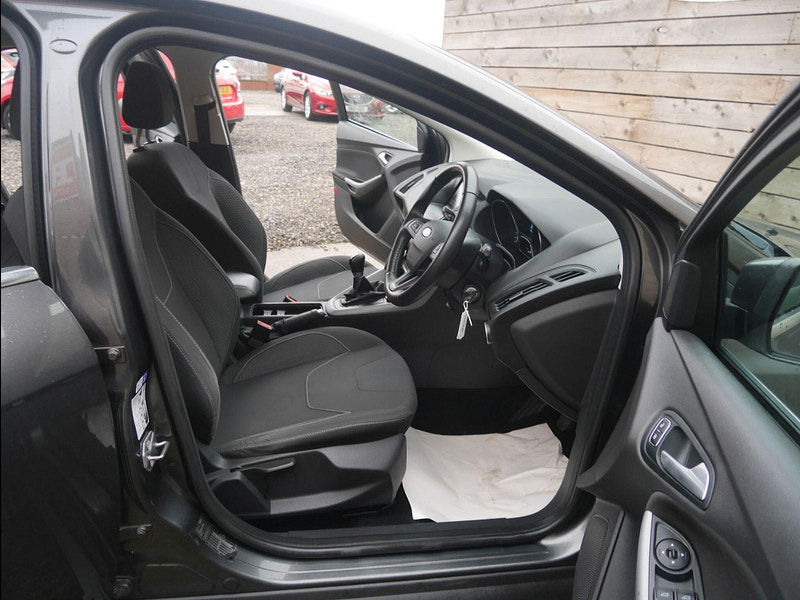 Ford Focus 1.0T EcoBoost Zetec Hatchback 5dr Petrol Manual Euro 6 (s/s) (100 ps) 5dr Manual 2026