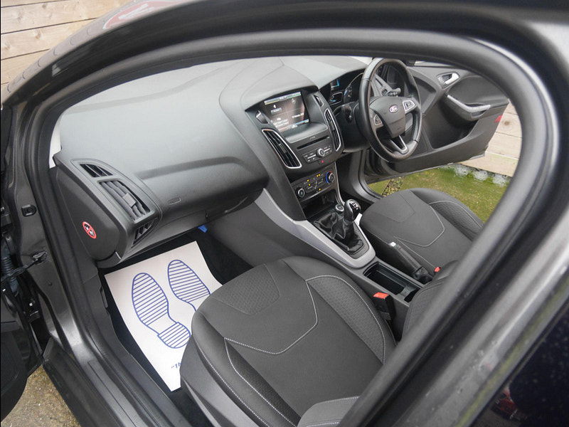 Ford Focus 1.0T EcoBoost Zetec Hatchback 5dr Petrol Manual Euro 6 (s/s) (100 ps) 5dr Manual 2026