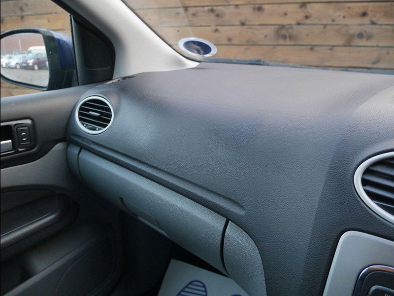 Ford Focus 1.6 Style Hatchback 5dr Petrol Manual (159 g/km, 99 bhp) 5dr Manual 2026