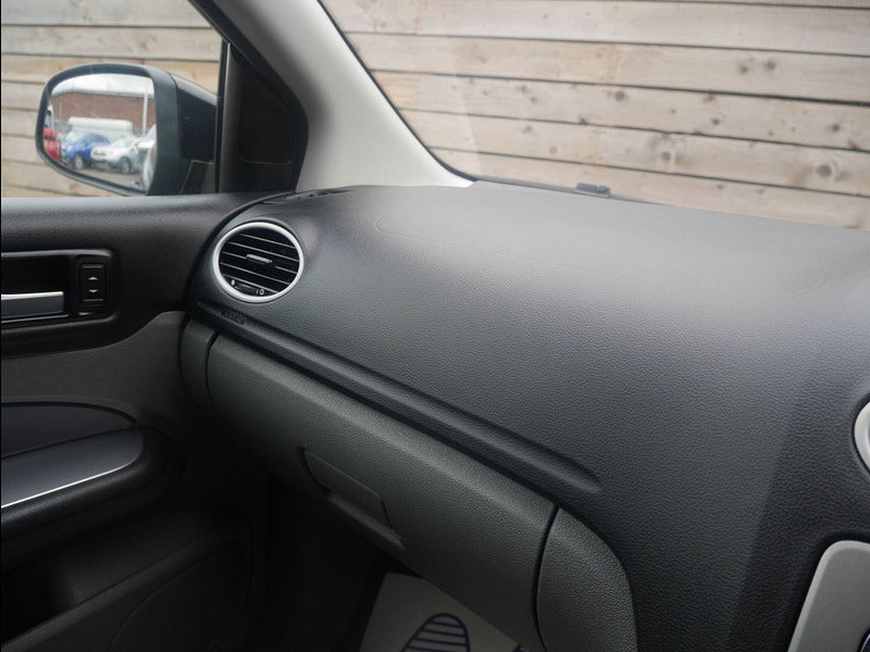 Ford Focus 1.6 Zetec S Hatchback 3dr Petrol Manual (157 g/km, 113 bhp) 3dr Manual 2026
