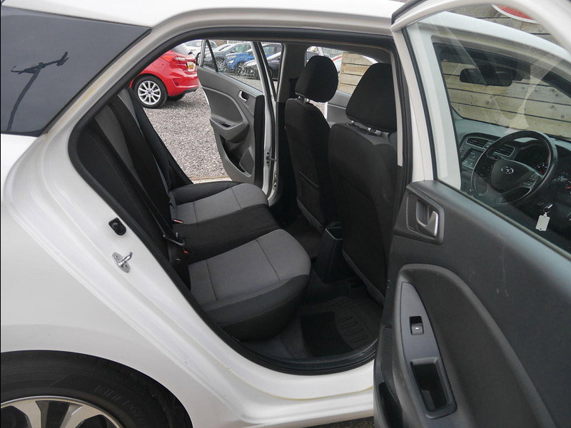 Hyundai I20 1.2 SE Launch Edition Hatchback 5dr Petrol Manual Euro 6 (s/s) (84 ps) 5dr Manual 2026