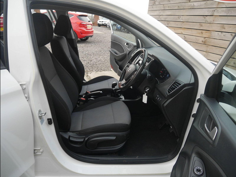 Hyundai I20 1.2 SE Launch Edition Hatchback 5dr Petrol Manual Euro 6 (s/s) (84 ps) 5dr Manual 2026