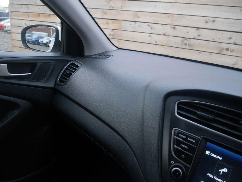 Hyundai I20 1.2 SE Launch Edition Hatchback 5dr Petrol Manual Euro 6 (s/s) (84 ps) 5dr Manual 2026