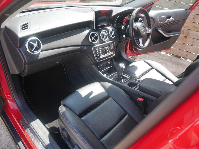 Mercedes-Benz GLA 1.6 GLA200 SE Euro 6 (s/s) 5dr 5dr Manual 2025