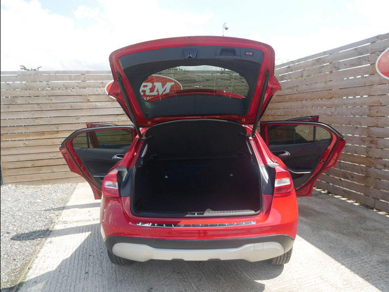 Mercedes-Benz GLA 1.6 GLA200 SE Euro 6 (s/s) 5dr 5dr Manual 2025