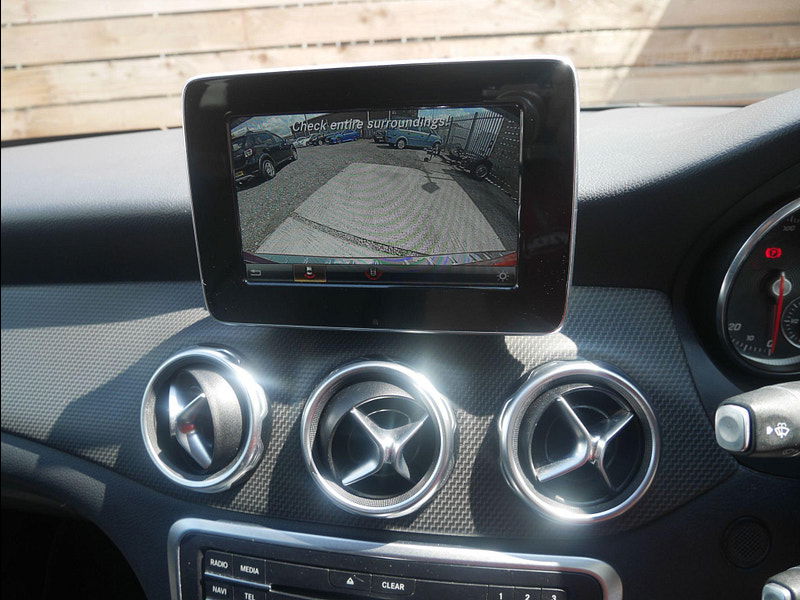 Mercedes-Benz GLA 1.6 GLA200 SE Euro 6 (s/s) 5dr 5dr Manual 2025