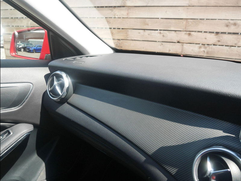 Mercedes-Benz GLA 1.6 GLA200 SE Euro 6 (s/s) 5dr 5dr Manual 2025