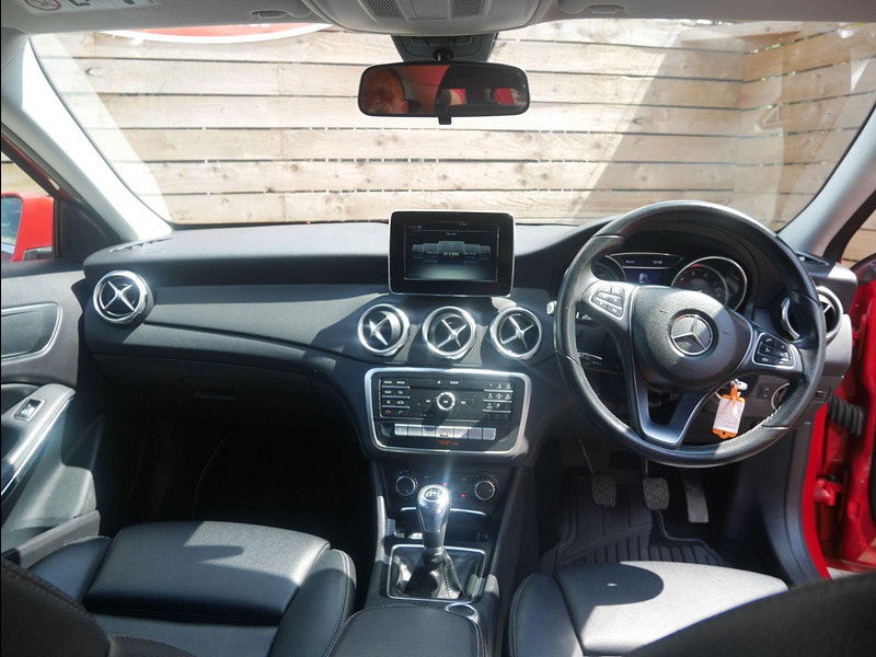 Mercedes-Benz GLA 1.6 GLA200 SE Euro 6 (s/s) 5dr 5dr Manual 2025
