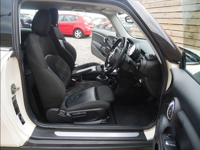 MINI Hatch 1.5 Cooper D Euro 6 (s/s) 3dr 3dr Manual 2025