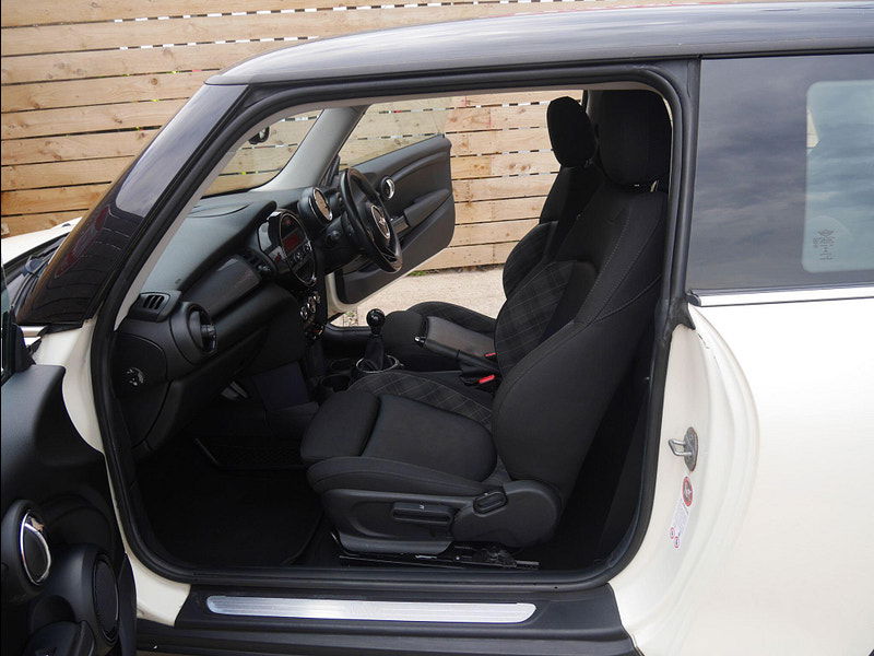 MINI Hatch 1.5 Cooper D Euro 6 (s/s) 3dr 3dr Manual 2025