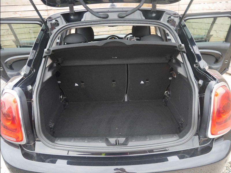MINI Hatch 1.5 Cooper D Euro 6 (s/s) 5dr 5dr Manual 2025