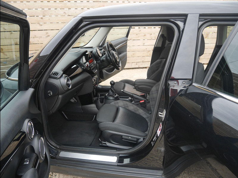 MINI Hatch 1.5 Cooper D Euro 6 (s/s) 5dr 5dr Manual 2025