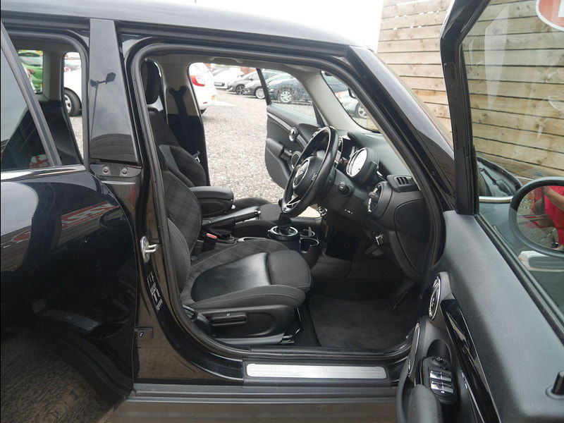 MINI Hatch 1.5 Cooper D Euro 6 (s/s) 5dr 5dr Manual 2025