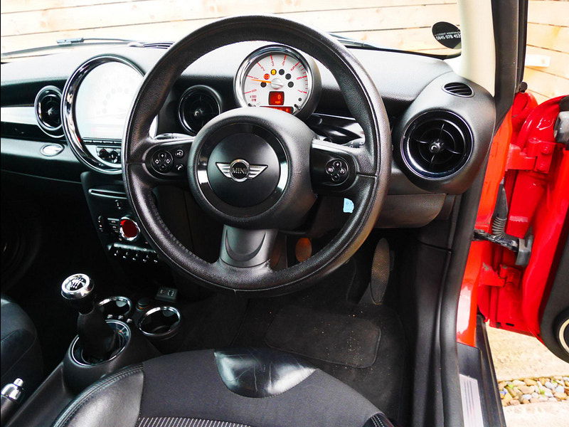 MINI Hatch 1.6 Cooper D Hatchback 3dr Diesel Manual Euro 5 (s/s) (112 ps) 3dr Manual 2025