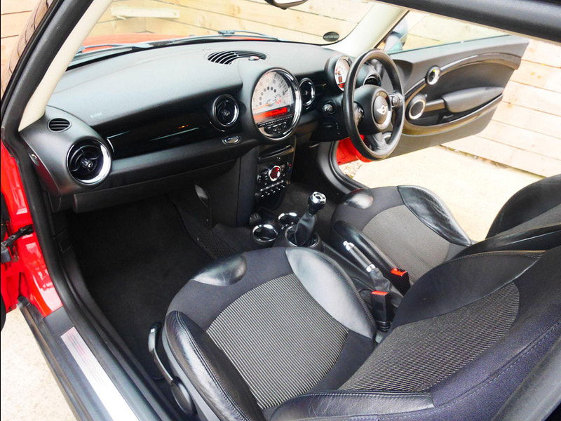 MINI Hatch 1.6 Cooper D Hatchback 3dr Diesel Manual Euro 5 (s/s) (112 ps) 3dr Manual 2025