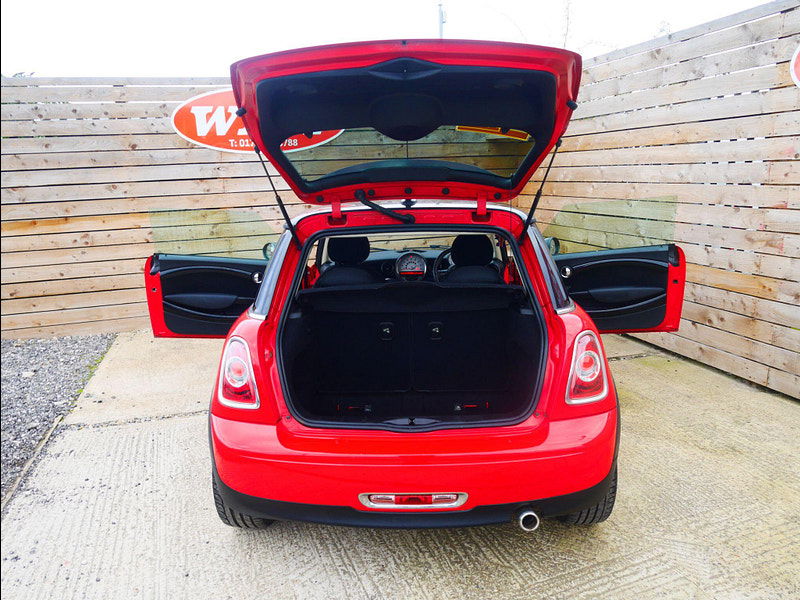 MINI Hatch 1.6 Cooper D Hatchback 3dr Diesel Manual Euro 5 (s/s) (112 ps) 3dr Manual 2025