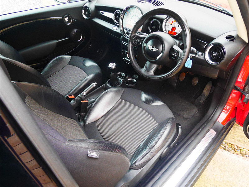 MINI Hatch 1.6 Cooper D Hatchback 3dr Diesel Manual Euro 5 (s/s) (112 ps) 3dr Manual 2025