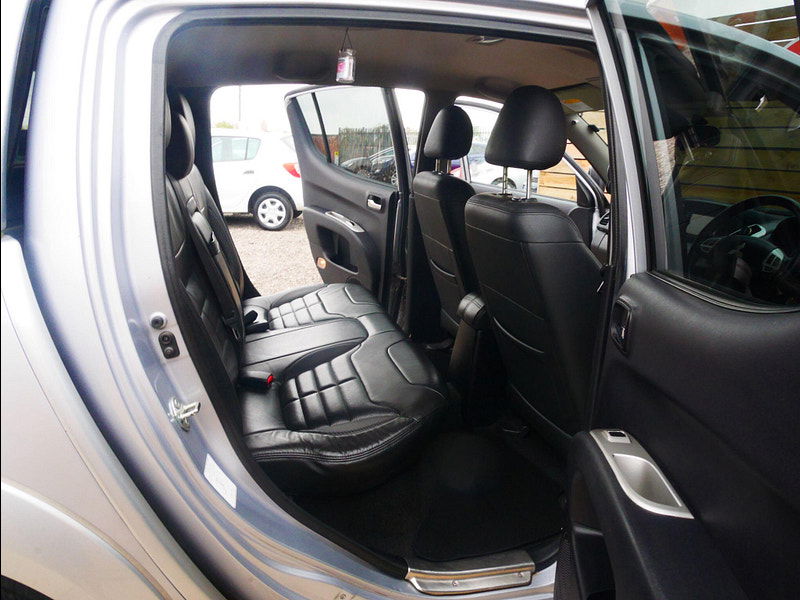 Mitsubishi L200 2.5 DI-D Barbarian 4WD Euro 5 4dr (LB) 4dr Manual 2025