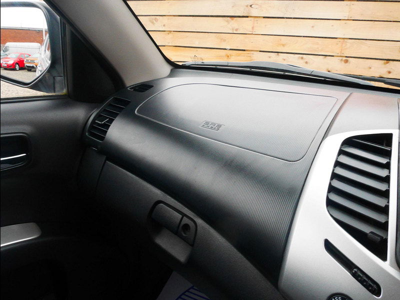 Mitsubishi L200 2.5 DI-D Barbarian 4WD Euro 5 4dr (LB) 4dr Manual 2025