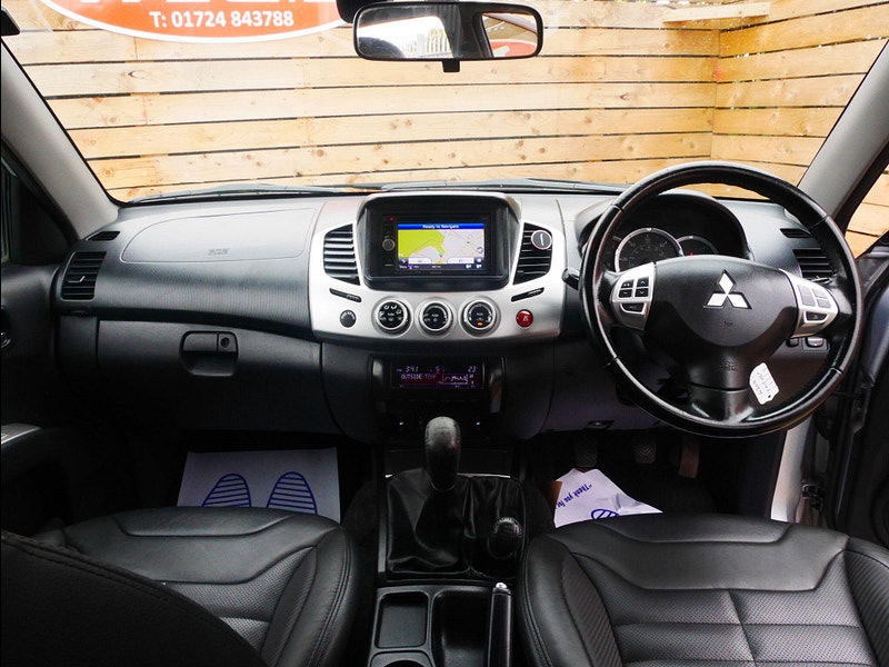 Mitsubishi L200 2.5 DI-D Barbarian 4WD Euro 5 4dr (LB) 4dr Manual 2025