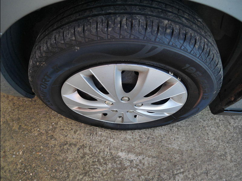 Nissan Tiida  5dr Manual 2025