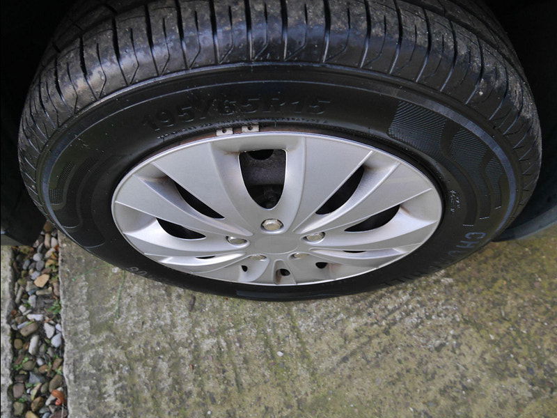 Nissan Tiida  5dr Manual 2025