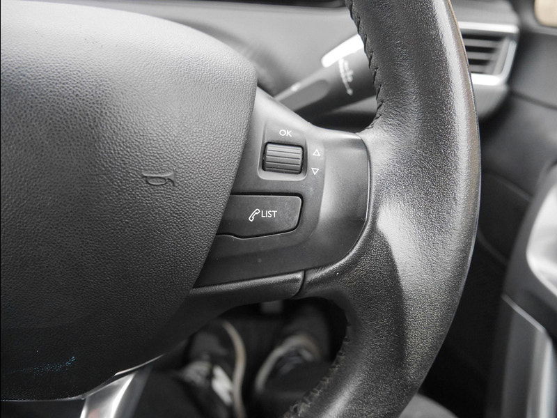 Peugeot 2008 1.2 PureTech Active SUV 5dr Petrol Manual Euro 6 (s/s) (82 ps) 5dr Manual 2025