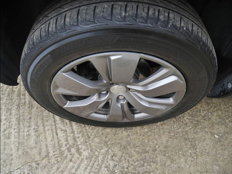 Peugeot 2008 1.2 PureTech Active SUV 5dr Petrol Manual Euro 6 (s/s) (82 ps) 5dr Manual 2025