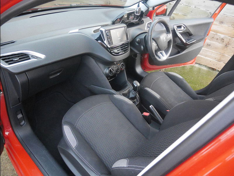 Peugeot 208 1.2 PureTech Active Hatchback 5dr Petrol Manual Euro 6 (82 ps) 5dr Manual 2026