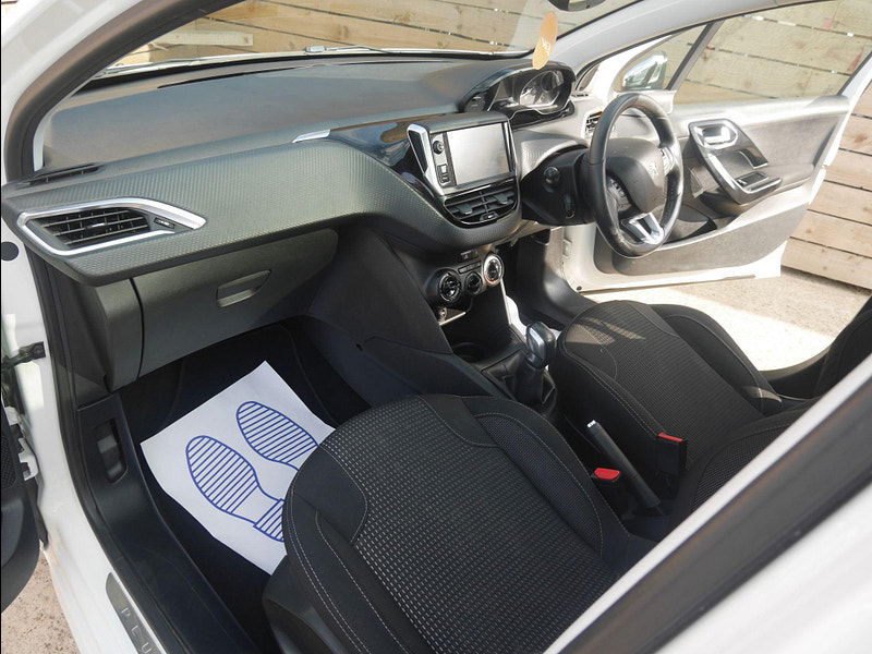 Peugeot 208 1.2 PureTech Allure Premium Euro 6 5dr 5dr Manual 2025