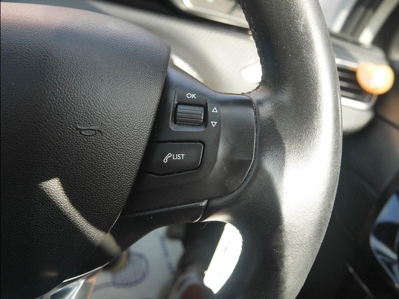 Peugeot 208 1.2 PureTech Allure Premium Euro 6 5dr 5dr Manual 2025