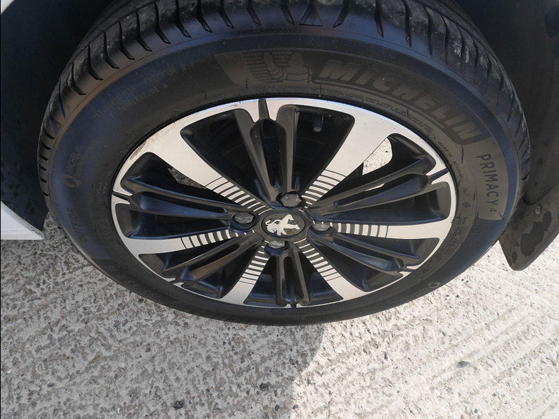 Peugeot 208 1.2 PureTech Allure Premium Euro 6 5dr 5dr Manual 2025