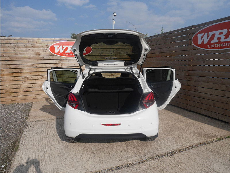 Peugeot 208 1.2 PureTech Allure Premium Euro 6 5dr 5dr Manual 2025