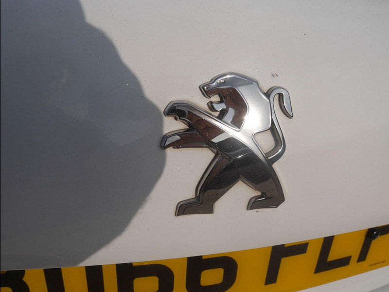 Peugeot 208 1.2 PureTech Allure Premium Euro 6 5dr 5dr Manual 2025