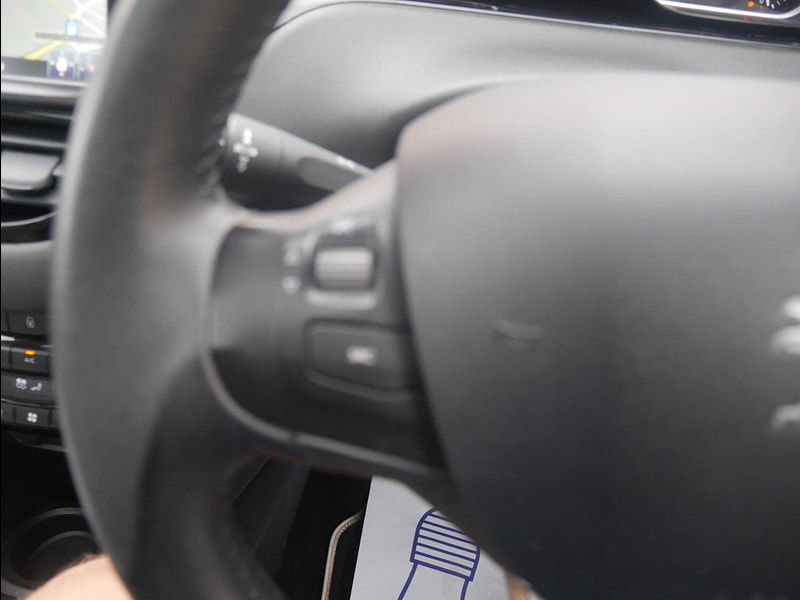 Peugeot 208 1.2 VTi PureTech Roland Garros Euro 5 5dr 5dr Manual 2025