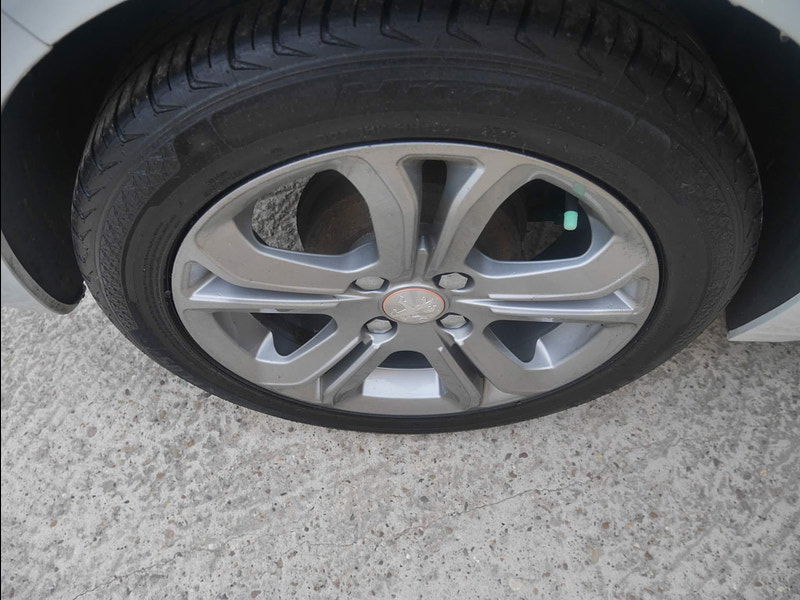 Peugeot 208 1.2 VTi PureTech Roland Garros Euro 5 5dr 5dr Manual 2025