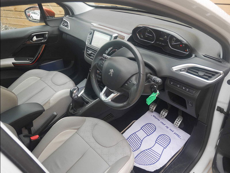 Peugeot 208 1.2 VTi PureTech Roland Garros Euro 5 5dr 5dr Manual 2025