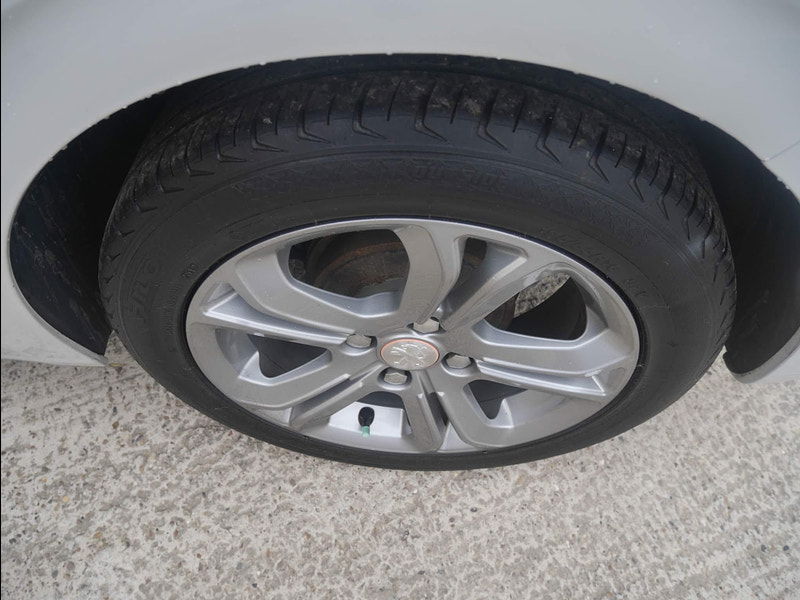 Peugeot 208 1.2 VTi PureTech Roland Garros Euro 5 5dr 5dr Manual 2025