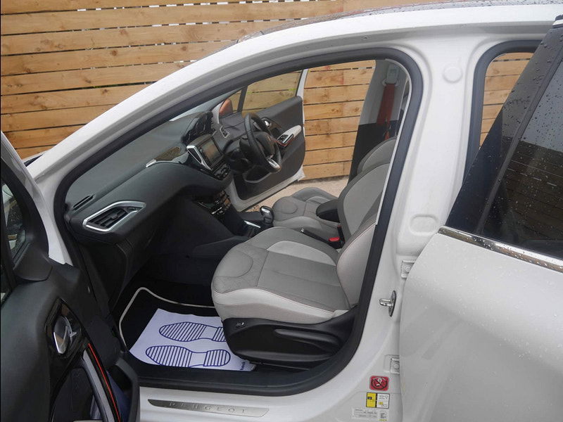 Peugeot 208 1.2 VTi PureTech Roland Garros Euro 5 5dr 5dr Manual 2025