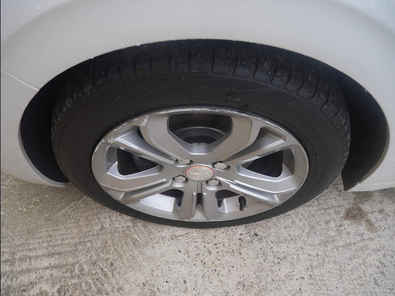 Peugeot 208 1.2 VTi PureTech Roland Garros Euro 5 5dr 5dr Manual 2025