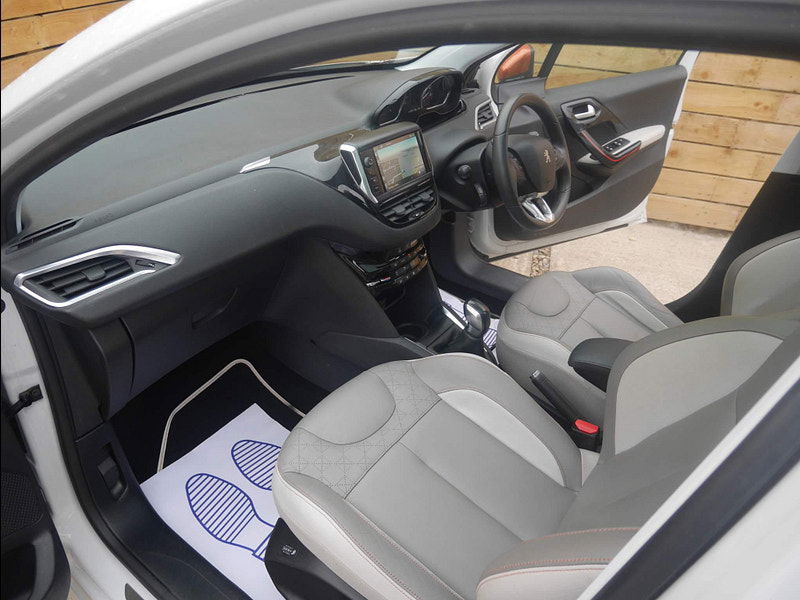 Peugeot 208 1.2 VTi PureTech Roland Garros Euro 5 5dr 5dr Manual 2025