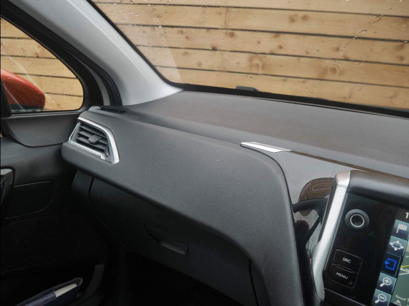 Peugeot 208 1.2 VTi PureTech Roland Garros Euro 5 5dr 5dr Manual 2025
