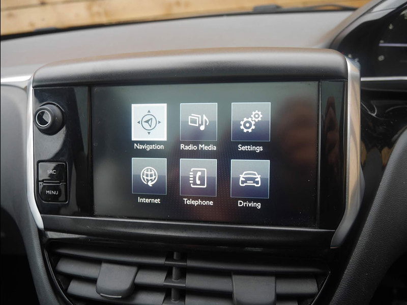 Peugeot 208 1.2 VTi PureTech Roland Garros Euro 5 5dr 5dr Manual 2025