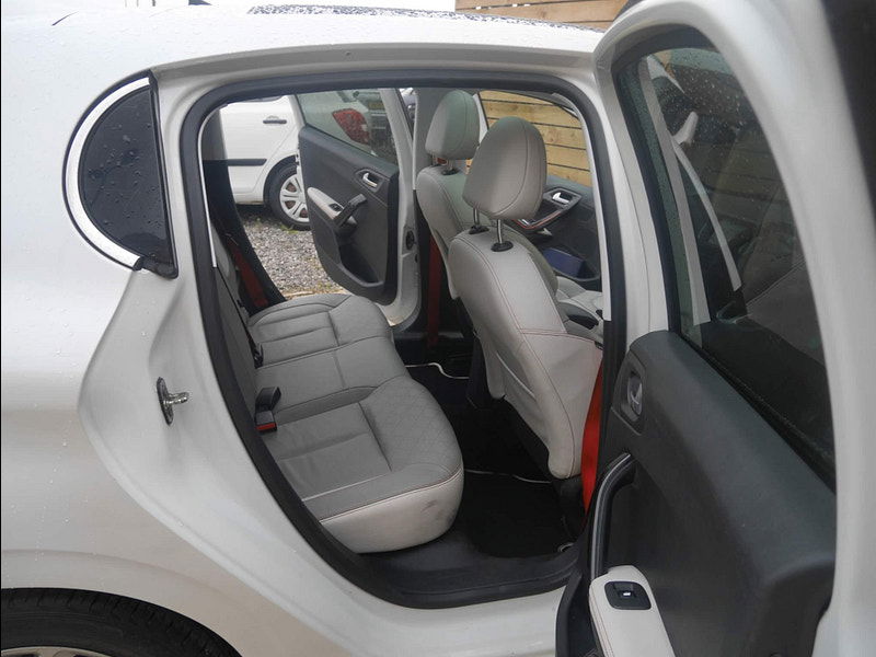 Peugeot 208 1.2 VTi PureTech Roland Garros Euro 5 5dr 5dr Manual 2025