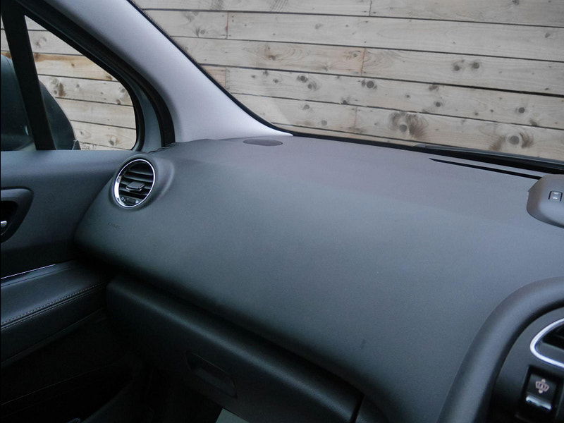 Peugeot 3008 1.6 HDi Allure SUV 5dr Diesel Manual Euro 5 (115 ps) 5dr Manual 2026